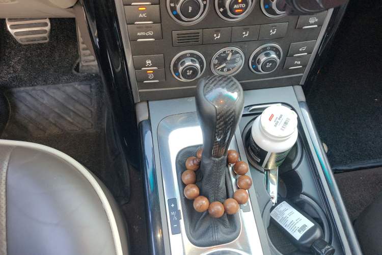 Used Land Rover Range 2010 5.0 SC V8 HSE Gear Lever