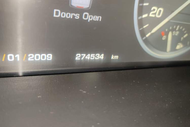 Used Land Rover Range 2010 5.0 NA V8 HSE Odometer Close Up