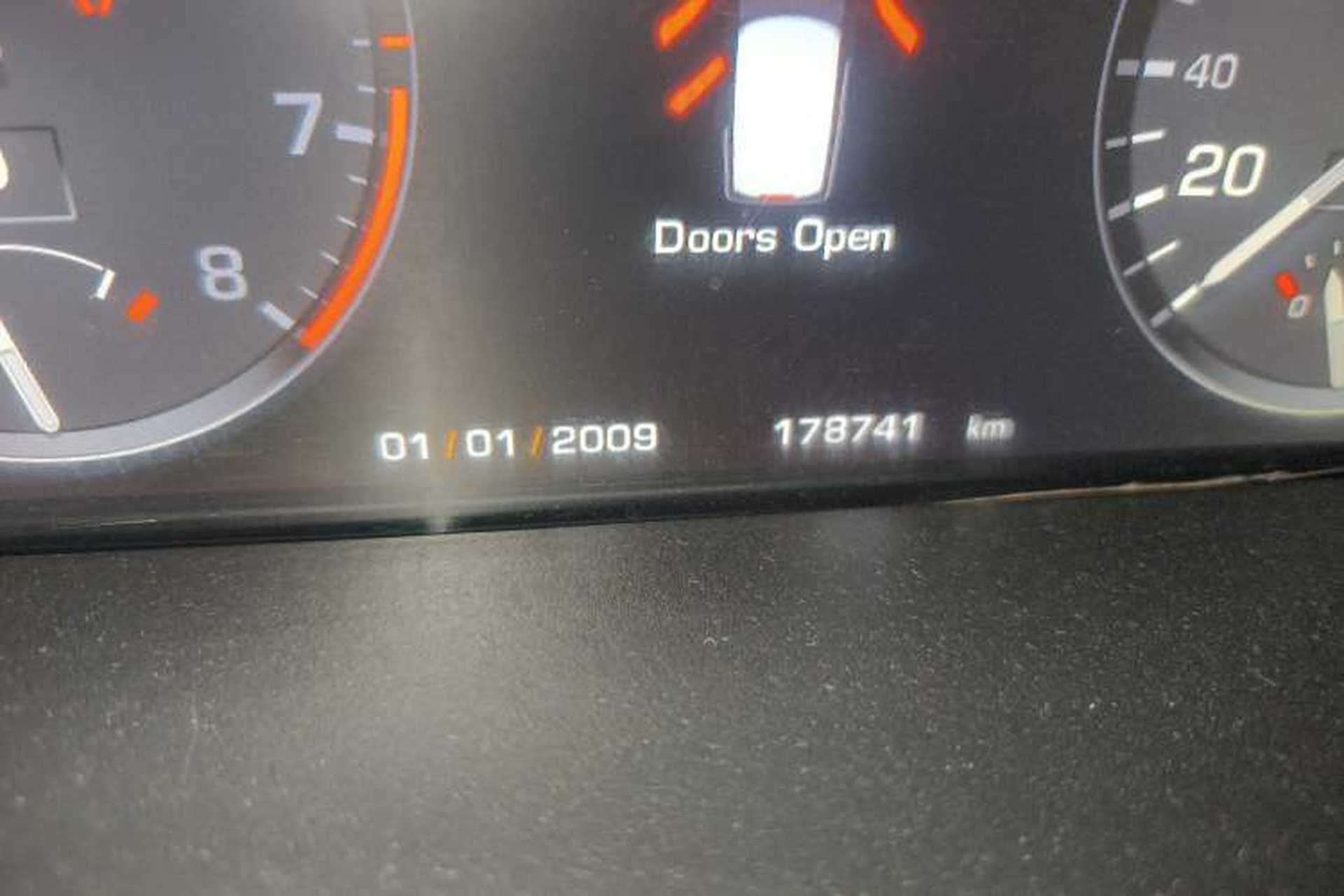 Used Land Rover Range 2010 5.0 SC V8 HSE Odometer Close Up