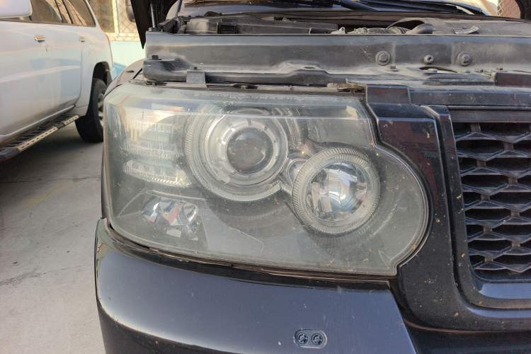 Used Land Rover Range 2010 5.0 SC V8 HSE Right Front Headlight