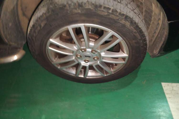 Used Land Rover Range 2010 3.6 TDV8 HSE Right Front Wheel Hub