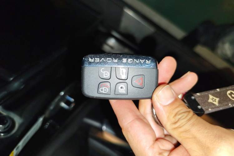 Used Land Rover Range 2010 3.6 TDV8 HSE Vehicle Key