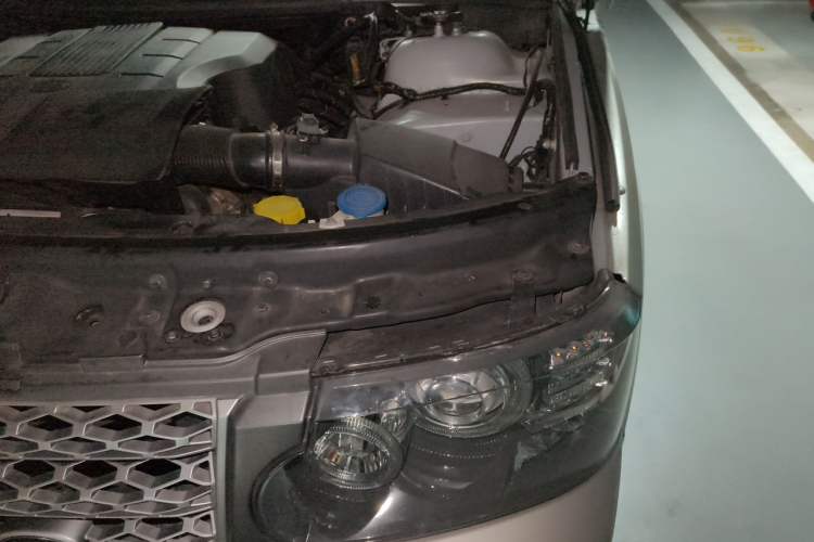 Used Land Rover Range 2010 5.0 NA V8 HSE Engine Bay Left