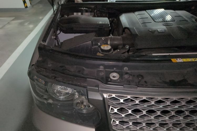 Used Land Rover Range 2010 5.0 NA V8 HSE Engine Bay Right