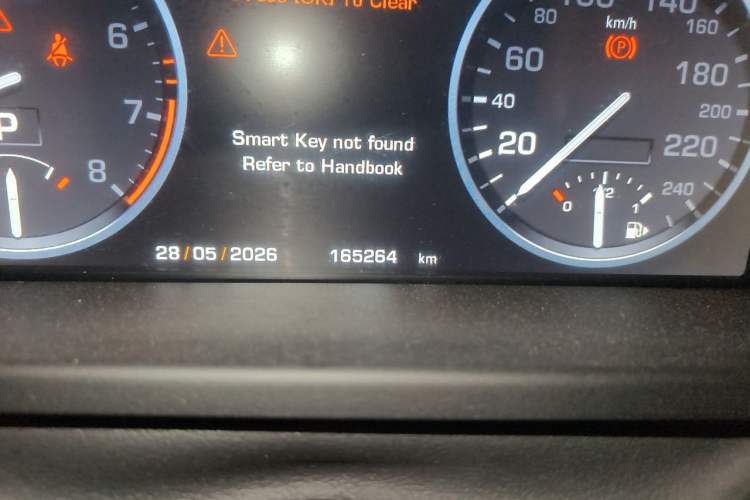 Used Land Rover Range 2010 5.0 NA V8 HSE Odometer Close Up