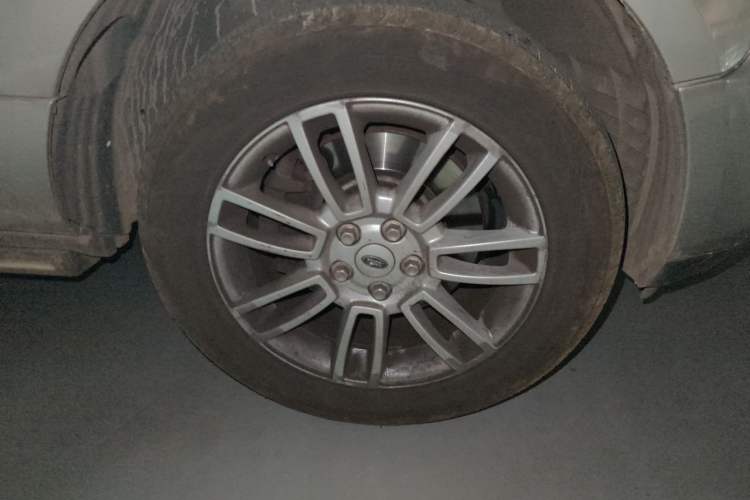 Used Land Rover Range 2010 5.0 NA V8 HSE Right Front Wheel Hub
