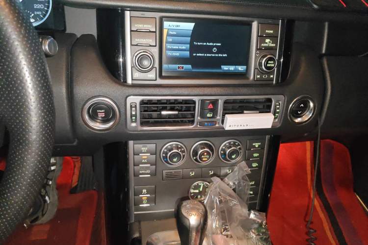 Used Land Rover Range 2010 3.6 TDV8 HSE Audio And AC Panel