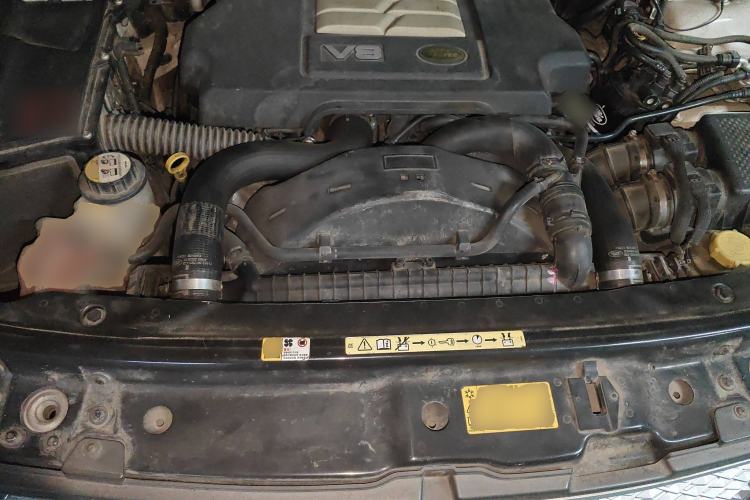 Used Land Rover Range 2010 3.6 TDV8 HSE Engine Bay