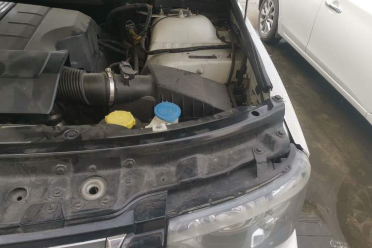 Used Land Rover Range  Engine Bay Left