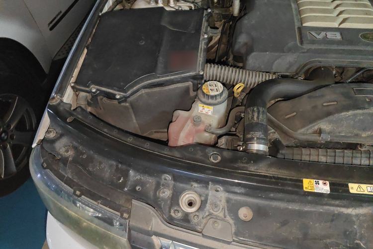 Used Land Rover Range 2010 3.6 TDV8 HSE Engine Bay Right