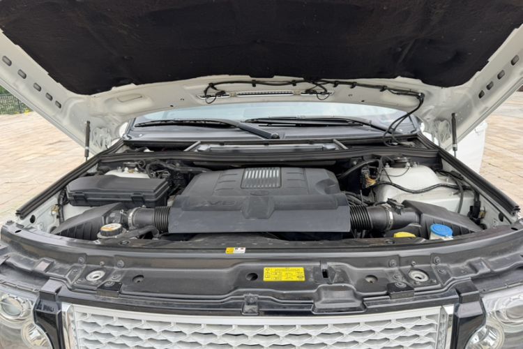 Used Land Rover Range 2010 5.0 NA V8 HSE Engine Bay