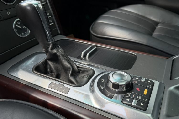 Used Land Rover Range 2010 5.0 NA V8 HSE Gear Lever