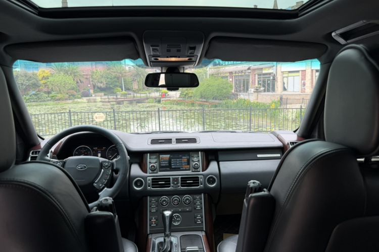 Used Land Rover Range 2010 5.0 NA V8 HSE Interior 1