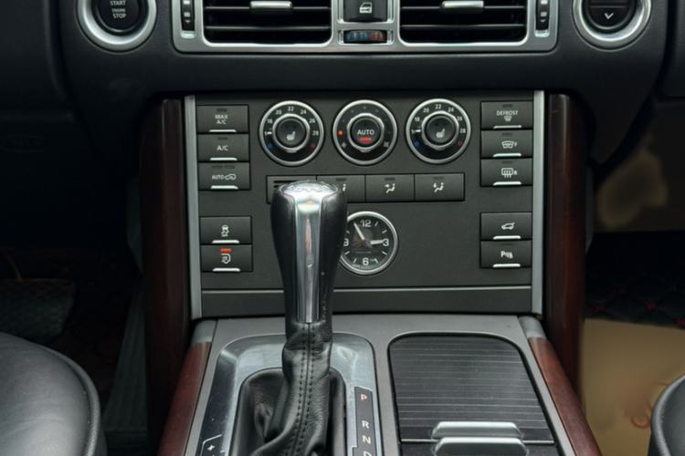 Used Land Rover Range 2010 5.0 NA V8 HSE Interior 8