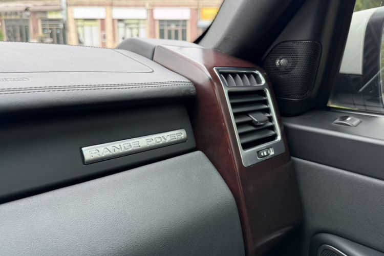 Used Land Rover Range 2010 5.0 NA V8 HSE Interior 9
