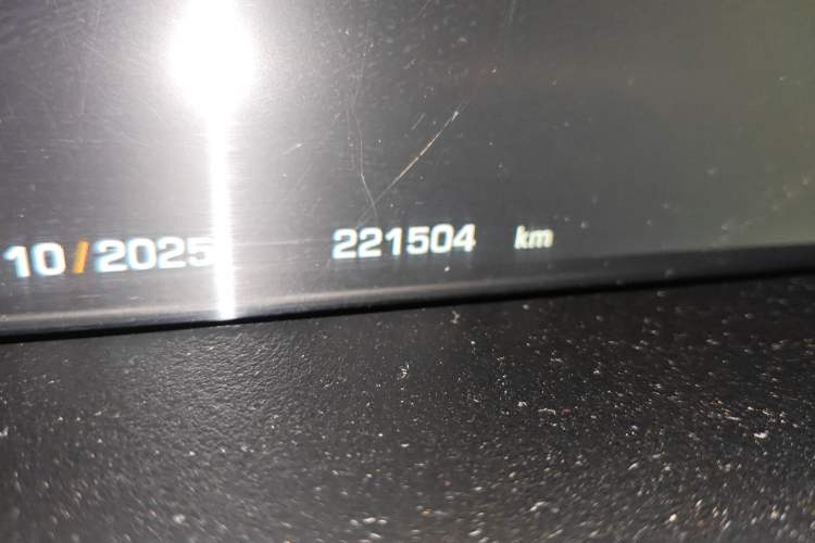 Used Land Rover Range 2010 3.6 TDV8 HSE Odometer Close Up