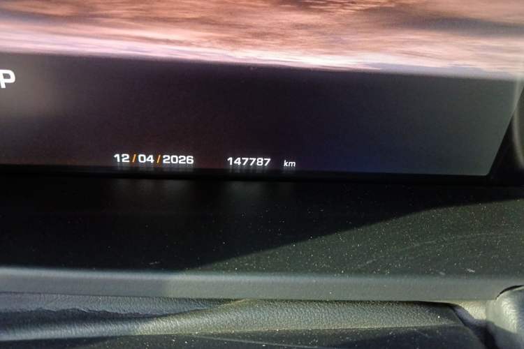 Used Land Rover Range 2010 5.0 NA V8 HSE Odometer Close Up