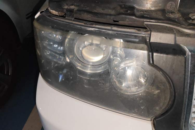Used Land Rover Range 2010 3.6 TDV8 HSE Right Front Headlight