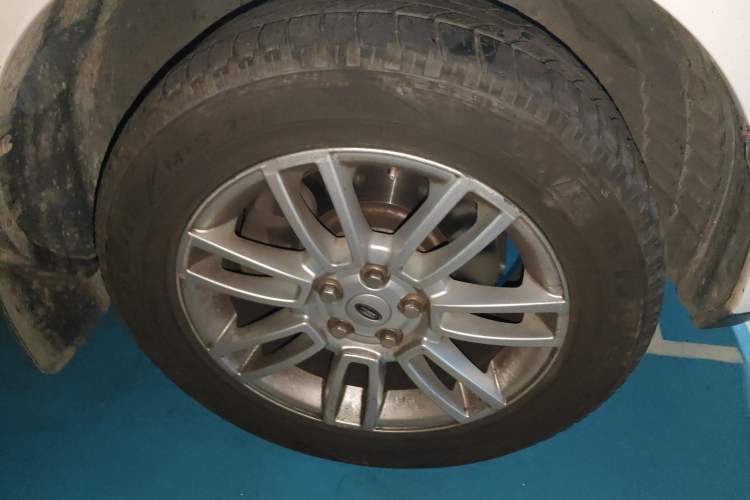 Used Land Rover Range 2010 3.6 TDV8 HSE Right Front Wheel Hub
