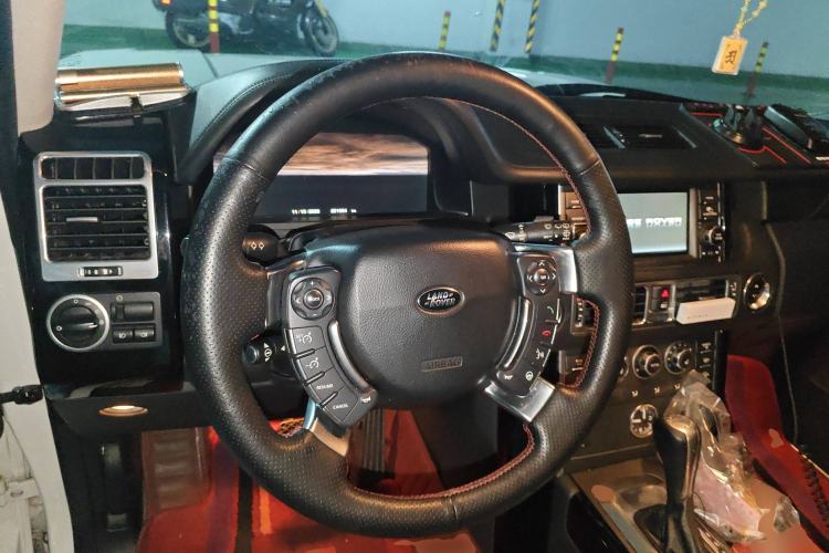 Used Land Rover Range 2010 3.6 TDV8 HSE Steering Wheel