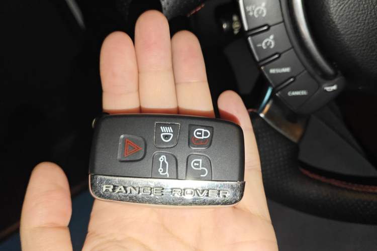 Used Land Rover Range 2010 3.6 TDV8 HSE Vehicle Key