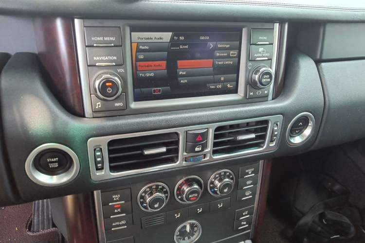 Used Land Rover Range 2011 3.6 TDV8 Audio And AC Panel