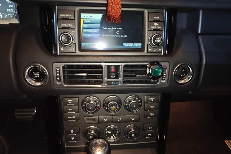 Used Land Rover Range 2011 5.0 SC V8 Audio And AC Panel