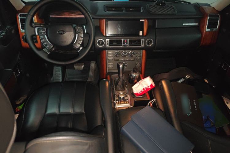 Used Land Rover Range 2011 3.6 TDV8 Center Console