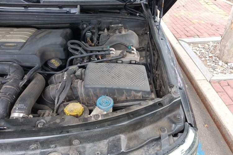 Used Land Rover Range 2011 3.6 TDV8 Engine Bay Left