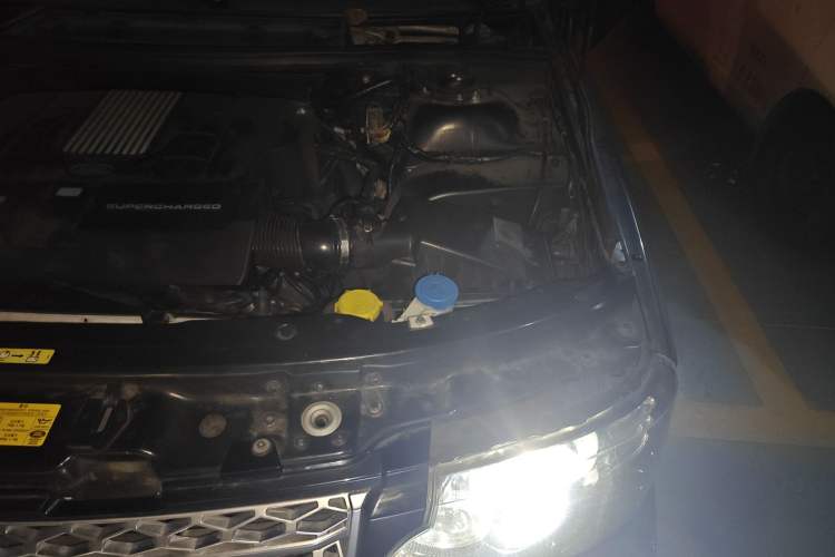 Used Land Rover Range 2011 5.0 SC V8 Engine Bay Left