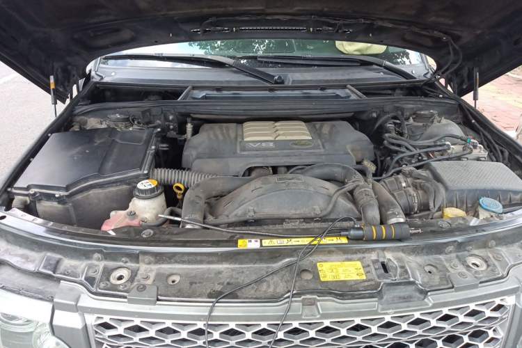 Used Land Rover Range 2011 3.6 TDV8 Engine Bay