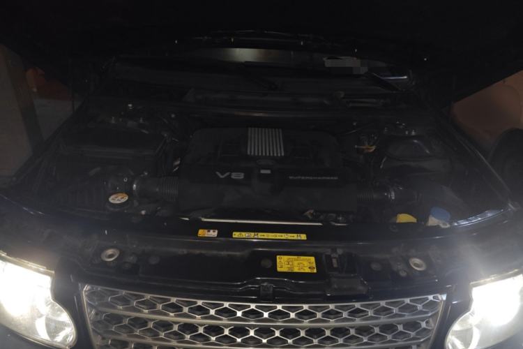 Used Land Rover Range 2011 5.0 SC V8 Engine Bay