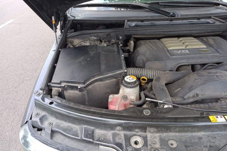 Used Land Rover Range 2011 3.6 TDV8 Engine Bay Right