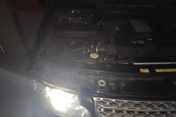 Used Land Rover Range 2011 5.0 SC V8 Engine Bay Right