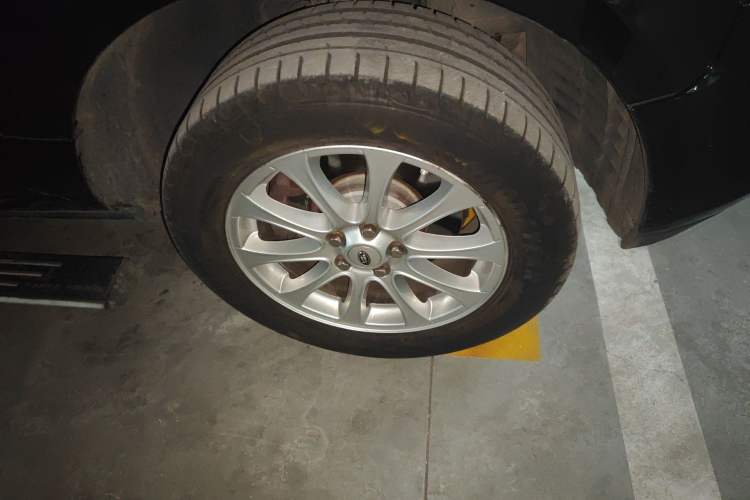 Used Land Rover Range 2011 3.6 TDV8 Right Front Wheel Hub