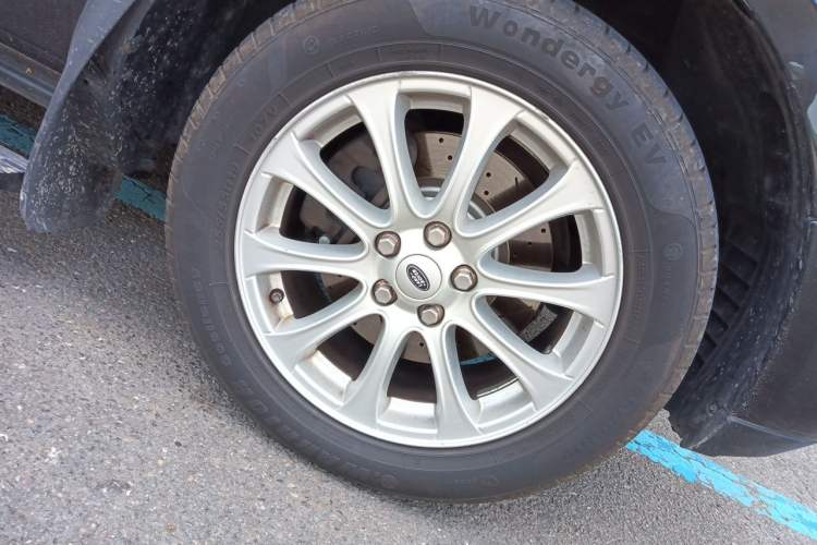 Used Land Rover Range 2011 3.6 TDV8 Right Front Wheel Hub