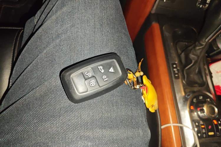 Used Land Rover Range 2011 3.6 TDV8 Vehicle Key