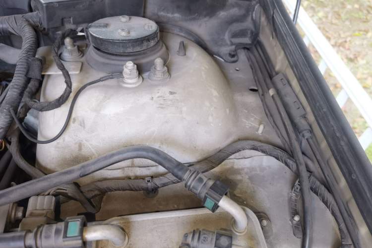 Used Land Rover Range 2011 3.6 TDV8 Engine Bay Left