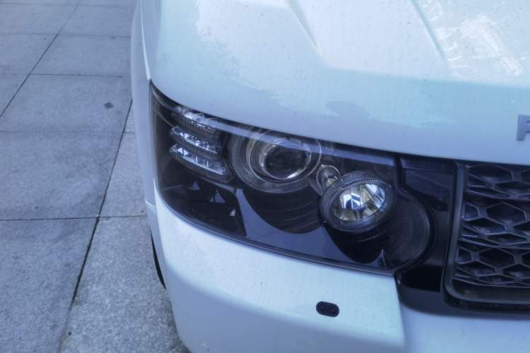 Used Land Rover Range 2011 3.6 TDV8 Right Front Headlight