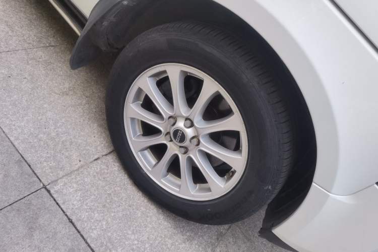 Used Land Rover Range 2011 3.6 TDV8 Right Front Wheel Hub