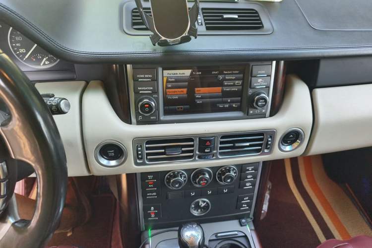 Used Land Rover Range 2012 5.0 NA V8 Audio And AC Panel