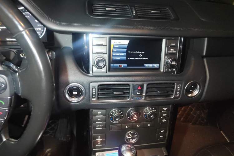 Used Land Rover Range 2012 5.0 NA V8 Audio And AC Panel