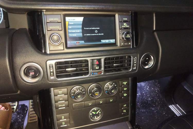 Used Land Rover Range 2012 4.4 TDV8 Audio And AC Panel