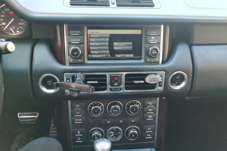Used Land Rover Range 2012 5.0 NA V8 Audio And AC Panel