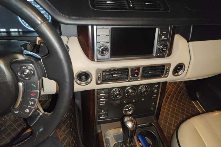 Used Land Rover Range 2012 5.0 NA V8 Audio And AC Panel