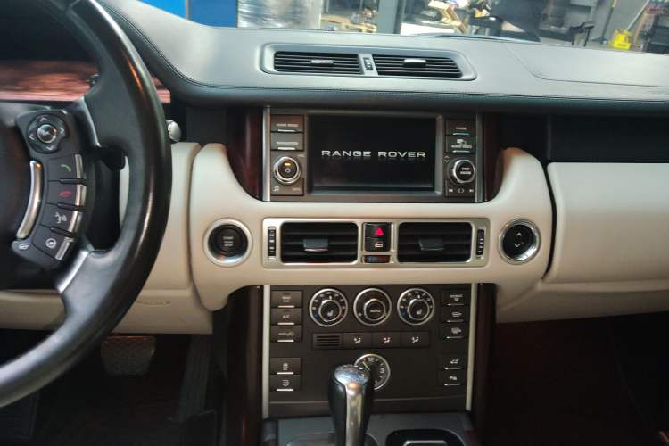 Used Land Rover Range 2012 5.0 NA V8 Audio And AC Panel