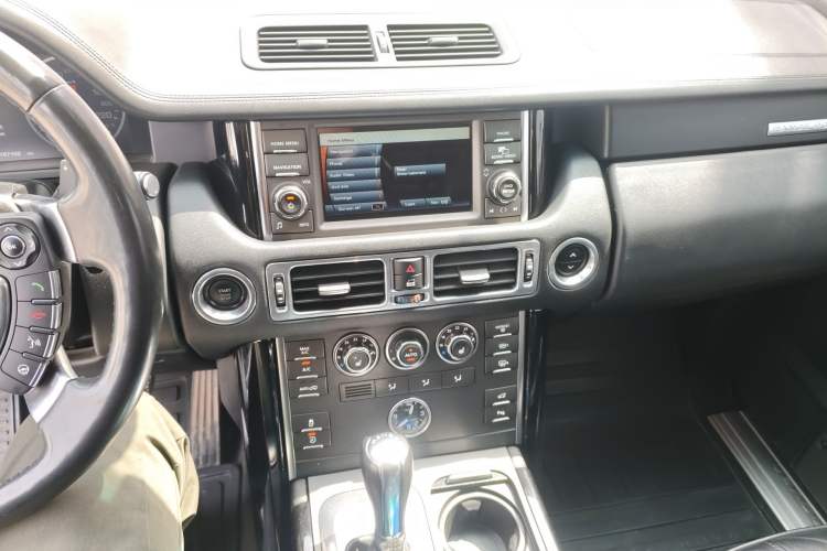 Used Land Rover Range 2012 5.0 NA V8 Audio And AC Panel