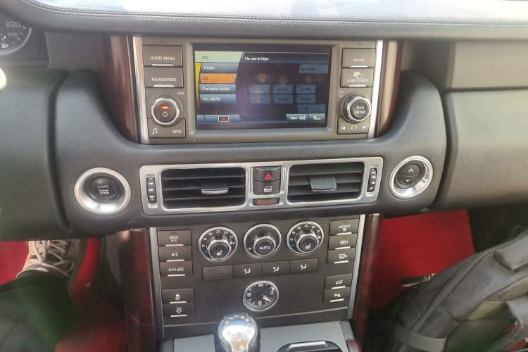 Used Land Rover Range 2012 5.0 NA V8 Audio And AC Panel