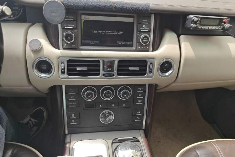 Used Land Rover Range 2012 4.4 TDV8 Audio And AC Panel