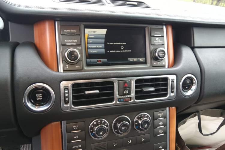 Used Land Rover Range 2012 5.0 NA V8 Audio And AC Panel